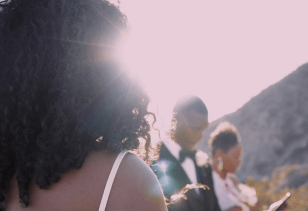 Ο απόλυτος μίνιμαλ γάμος κόστισε μόλις 500$ με τη δεξίωση και όλοι ζητούν συμβουλές από τη νύφη