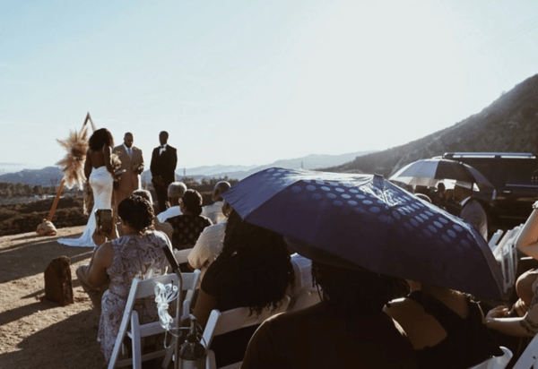 Ο απόλυτος μίνιμαλ γάμος κόστισε μόλις 500$ με τη δεξίωση και όλοι ζητούν συμβουλές από τη νύφη