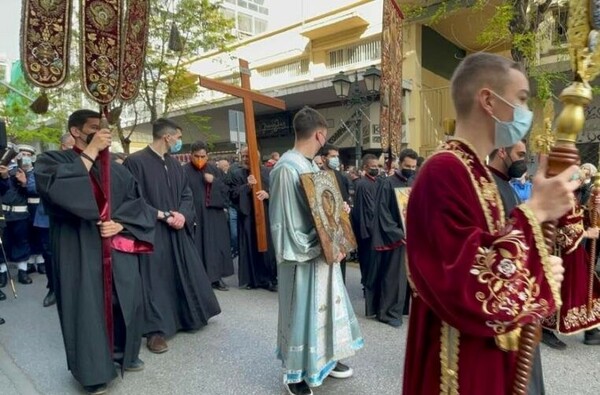 Σε κλίμα κατάνυξης η πρώτη περιφορά επιταφίου στην Θεσσαλονίκη
