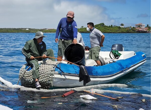 Οικολογική καταστροφή στα Νησιά Γκαλαπάγκος: Χιλιάδες γαλόνια ντίζελ στο βυθό από ναυάγιο