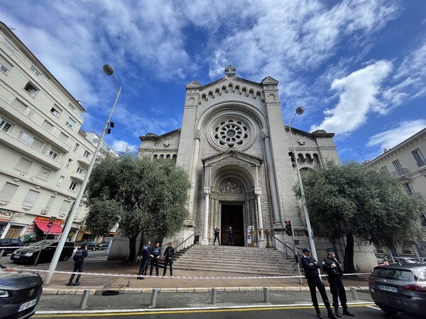 Γαλλία: Επίθεση με μαχαίρι σε εκκλησία – Τραυματίστηκε ιερέας και μία μοναχή 