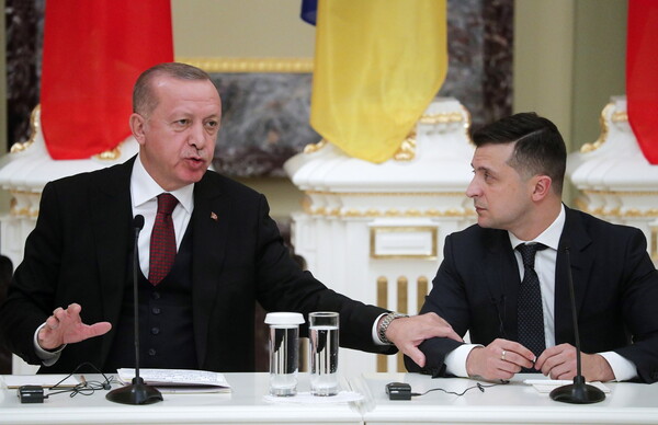 Επικοινωνία Ζελένσκι- Ερντογάν: Στο επίκεντρο διαπραγματεύσεις και Μαριούπολη