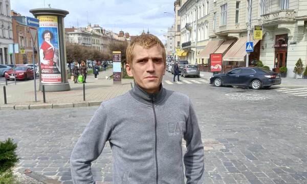Απόδραση από τη Μαριούπολη: Ο Dmitry κολύμπησε για να σωθεί - Η Vika έσωσε τα παιδιά της