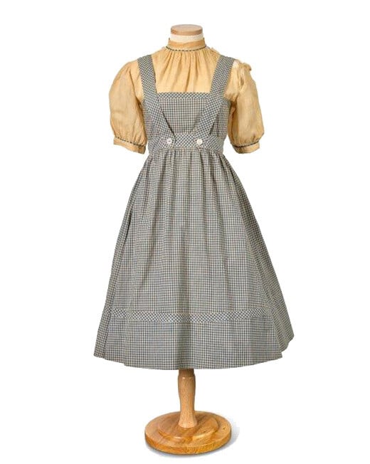 Μάγος του Οζ: Πωλείται σε δημοπρασία το φόρεμα της Τζούντι Γκάρλαντ, που είχε χαθεί για δεκαετίες