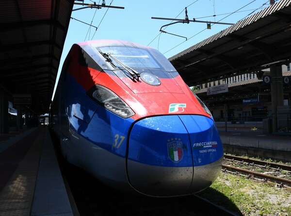Ιταλία: Ελεγκτής τρένου απολύθηκε επειδή είχε «κόψει» 5.000 πρόστιμα- Δικαστήριο τον δικαίωσε