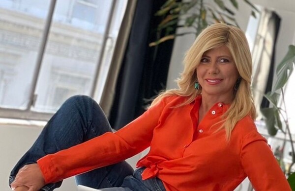 Ζήνα Κουτσελίνη: "Ο πατέρας μου μαχαίρωσε τη μάνα μου με φαλτσέτα"