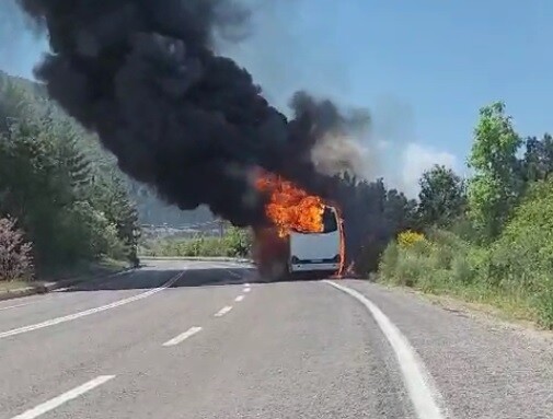 Μπράλος: Φωτιά σε τουριστικό λεωφορείο- Επέβαιναν 33 πρόσκοποι