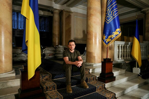 Στον κόσμο του Ζελένσκι: Ο πόλεμος στην Ουκρανία, μέσα από το προεδρικό μέγαρο