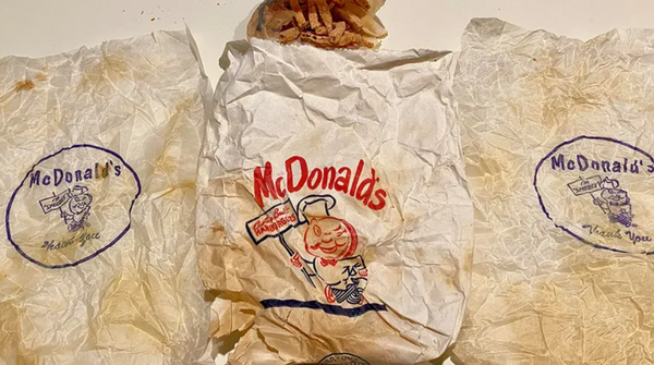 Ανακάλυψαν σακούλα με πατάτες McDonald's από τη δεκαετία του '50 ενώ ανακαίνιζαν το σπίτι τους