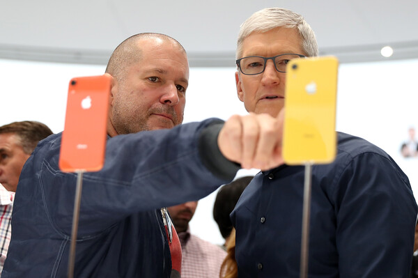 Καυστικό βιβλίο για την Apple αποκαλύπτει τους πραγματικούς λόγους αποχώρησης του Jony Ive 