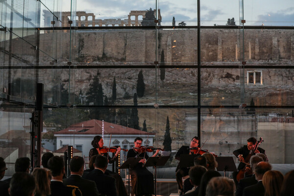 Στο Μουσείο της Ακρόπολης το βασιλικό ζεύγος του Βελγίου με την Κατερίνα Σακελλαροπούλου