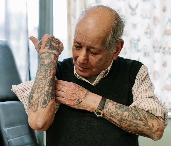 Πέθανε ο Τζίμης, o πρώτος tattoo artist της Αθήνας