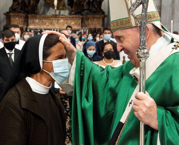 Ο πάπας Φραγκίσκος ενέκρινε δαπάνες έως και 1 εκατ, ευρώ για την απελευθέρωση μοναχής από την Αλ Κάιντα, σύμφωνα με κατάθεση καρδινάλιου