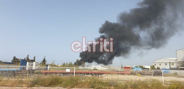 Μεγάλη φωτιά στην ΒΙΠΕ Ηρακλείου -Αναφορές για εκρήξεις