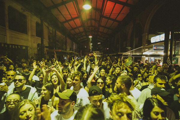 Την Κυριακή που η Βαρβάκειος έγινε club - Χιλιάδες στο electro party του This is Athens City Festival 