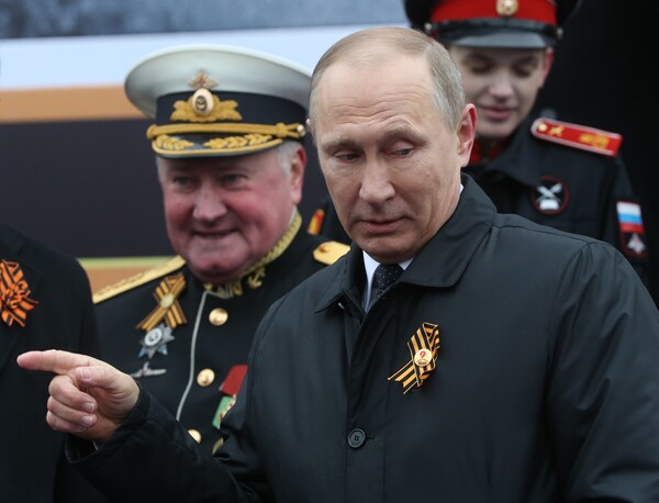 Ο Πούτιν κάνει παρέλαση σήμερα στη Μόσχα - Ανησυχία για τις ανακοινώσεις 