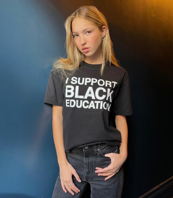 Η Λίλα Μος με αντλία ινσουλίνης στη νέα καμπάνια Fendi-Versace: «Σε ευχαριστούμε!»