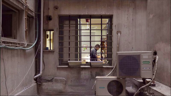 Δωμάτια με θέα: Ένα ντοκιμαντέρ για τα αργυροχρυσοχοεία του κέντρου της Αθήνας που μετατρέπονται σε δωμάτια για τουρίστες