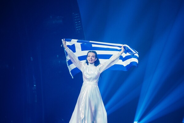 Eurovision 2022: Έναρξη με το «Give Peace A Chance»