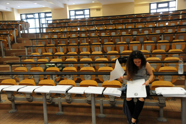 Τα πανεπιστήμια άνοιξαν, οι φοιτητές όμως παραμένουν χωρίς εκπροσώπηση