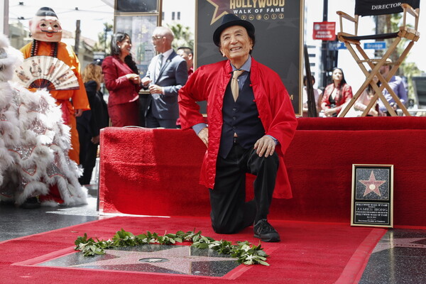 Ο 93χρονος Τζέιμς Χονγκ απέκτησε αστέρι στη Λεωφόρο της Δόξας του Χόλιγουντ: «Είμαι εδώ! Είμαι ζωντανός!»