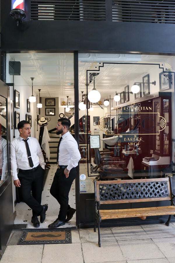 1920 the Metropolitan Barber Shop: Ένα κουρείο υψηλής ποιότητας στο Κέντρο
