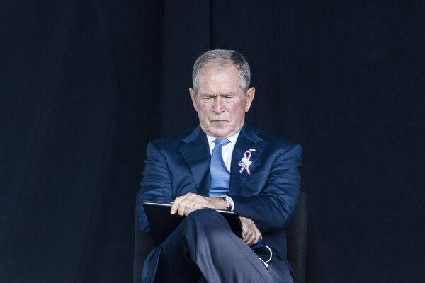 Τζορτζ Μπους: Αδικαιολόγητη η εισβολή στο Ιράκ, εννοώ στην Ουκρανία- Μπερδεύτηκε σε ομιλία