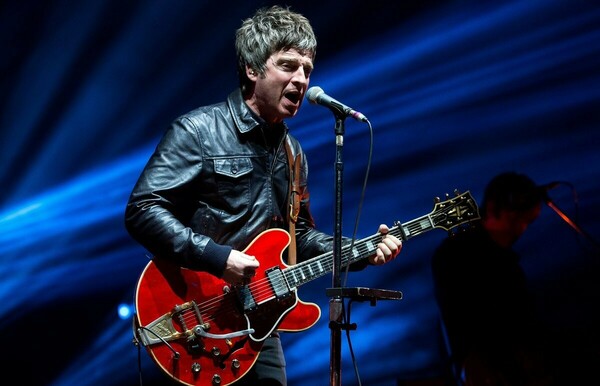 Η κιθάρα που συνέβαλε στη διάλυση των Oasis πωλήθηκε σε δημοπρασία στην τιμή των 385.000 ευρώ 