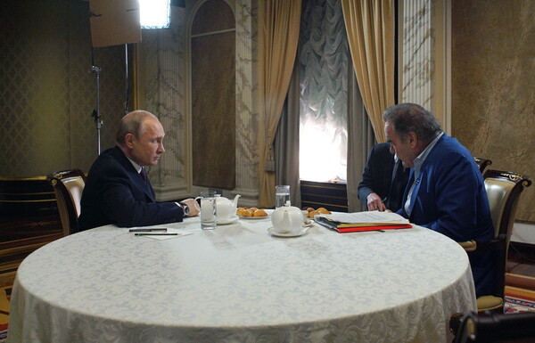 «Ο Πούτιν είχε καρκίνο»: Ο Όλιβερ Στόουν μιλά για τον Ρώσο πρόεδρο και το πρόβλημα υγείας