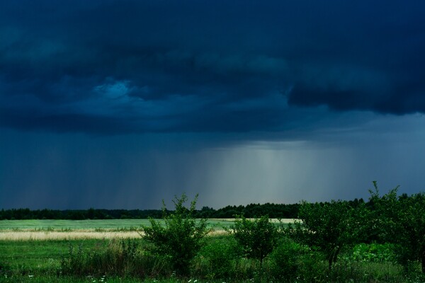 Καιρός: Καταιγίδες, χαλάζι και βροχές τη Δευτέρα- Καύσωνας από Τετάρτη