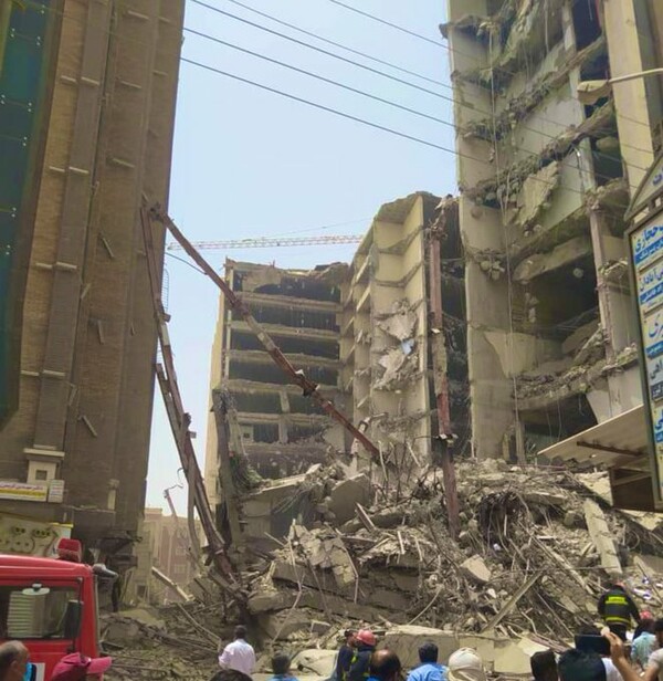 Ιράν: Κατέρρευσε πολυόροφο κτίριο - Πληροφορίες για νεκρούς