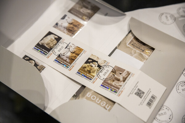 Κυκλοφόρησε η ειδική σειρά γραμματοσήμων για την επανένωση των Γλυπτών του Παρθενώνα