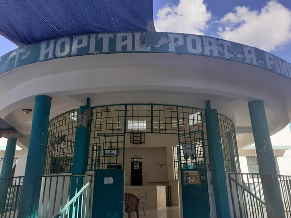 Ο Χρήστος γύρισε μόλις από την Αϊτή με τους Γιατρούς Χωρίς Σύνορα και νιώθει ήδη ότι του λείπει