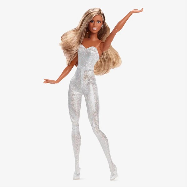 Η Λαβέρν Κοξ έγινε η πρώτη transgender Barbie και γράφει ιστορία: «Σουρεαλιστική εμπειρία»