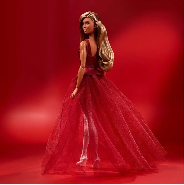 Η Λαβέρν Κοξ έγινε η πρώτη transgender Barbie και γράφει ιστορία: «Σουρεαλιστική εμπειρία»
