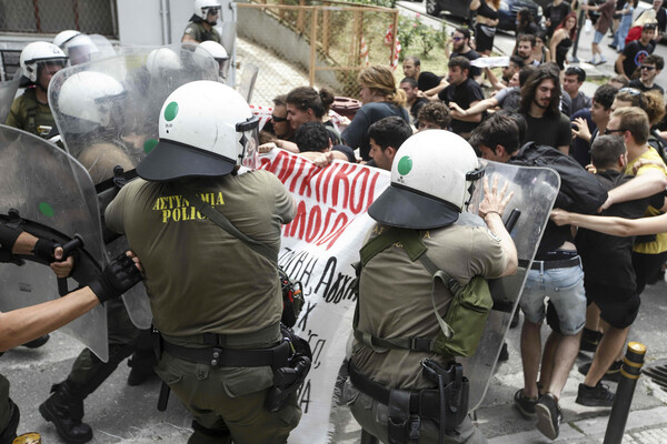 Πολιτική κόντρα για τα επεισόδια στο ΑΠΘ- ΣΥΡΙΖΑ: Επικίνδυνη κλιμάκωση, ΝΔ: Ενισχύετε την ανομία