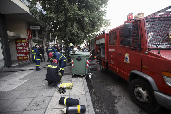 Φωτιά στη Θεσσαλονίκη: Στο νοσοκομείο δύο αγόρια 4 και 12 ετών