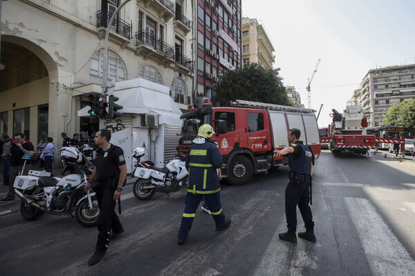 Θεσσαλονίκη: Φωτιά στην Αριστοτέλους- Απεγκλωβίστηκαν 44 άτομα από το Βιοτεχνικό Επιμελητήριο