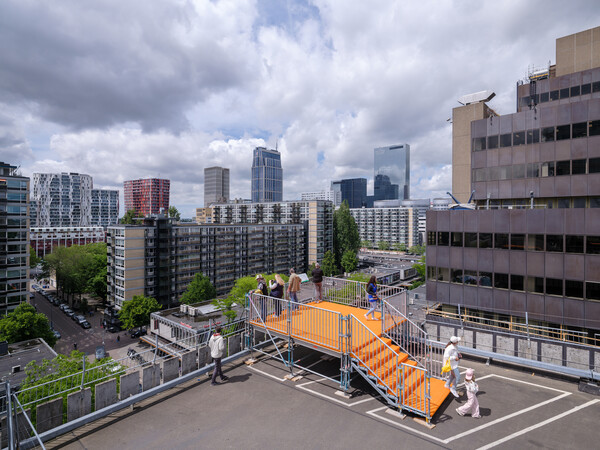 Ένας περίπατος στις ταράτσες του Ρότερνταμ άνοιξε στο κοινό και δειχνει την πόλη με αλλιώτικο τρόπο