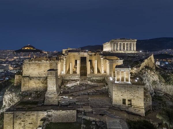 Στην Ελευθερία Ντεκώ για τον φωτισμό της Ακρόπολης απονεμήθηκε το LIT Design Award 