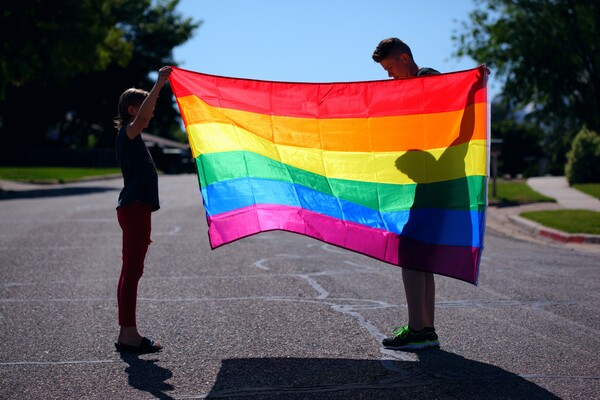 Κροατία: Το Ανώτατο Δικαστήριο νομιμοποίησε την υιοθεσία από ομόφυλα ζευγάρια 