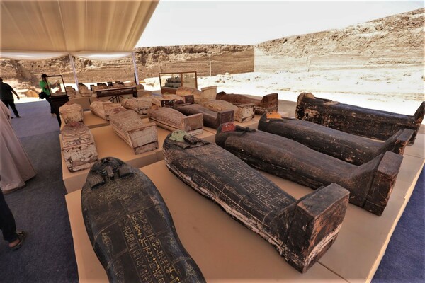 Εντοπίστηκαν «θησαυροί» στη νεκρόπολη της Σακκάρα: 250 σαρκοφάγοι με μούμιες και αγάλματα θεών