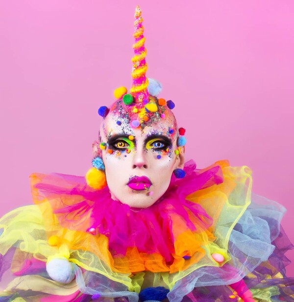 Η drag καλλιτέχνης Cheddar Gorgeous θα ηγηθεί της παρέλασης για το πλατινένιο ιωβηλαίο της βασίλισσας Ελισάβετ