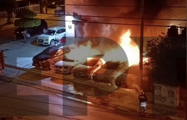 Παλαιό Φάληρο: Εμπρηστική επίθεση σε αντιπροσωπεία αυτοκινήτων- Κάηκαν 5 οχήματα
