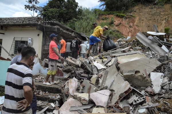 Καταρρακτώδεις βροχές στη Βραζιλία: Πάνω από 100 νεκροί ενώ 6.000 άνθρωποι έχασαν τα σπίτια τους