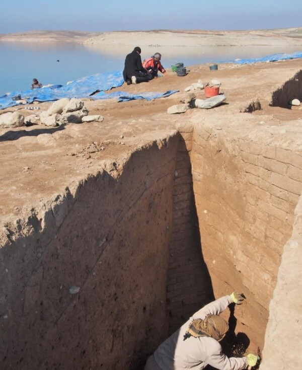 Ιράκ: Η ξηρασία αποκάλυψε μια αρχαία πόλη 3.400 ετών που βρισκόταν σε λίμνη