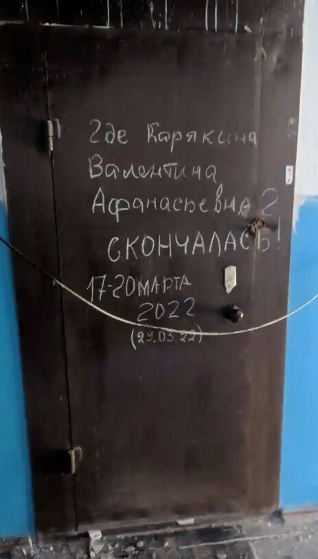 Στη Μαριούπολη ακόμα ψάχνουν νεκρούς για να τους κηδέψουν