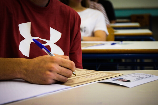 Πανελλαδικές εξετάσεις: Πρεμιέρα σήμερα για τους μαθητές των ΕΠΑΛ με Νέα Ελληνικά