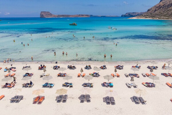 Η Ελλάδα δημοφιλέστερη στην Ευρώπη για τις παραλίες της: Ξεχωρίζουν Κρήτη, Νάξος και Μύκονος