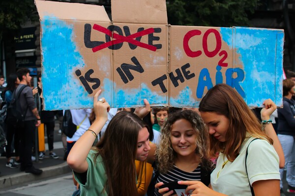 Αρνητικό ρεκόρ για το CO2 στην ατμόσφαιρα- 50% υψηλότερο από την προβιομηχανική εποχή